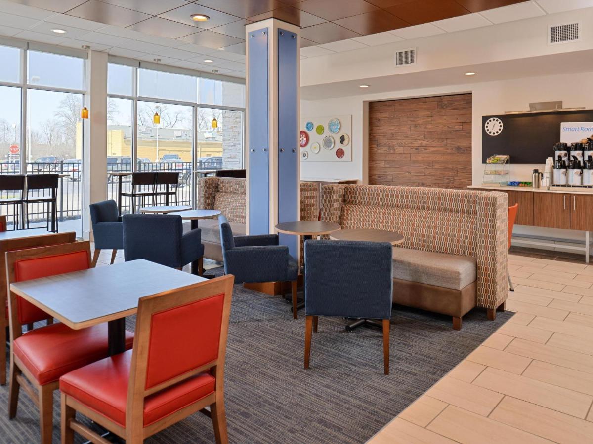 Holiday Inn Express & Suites - Brighton South - Us 23 By Ihg Exterior photo