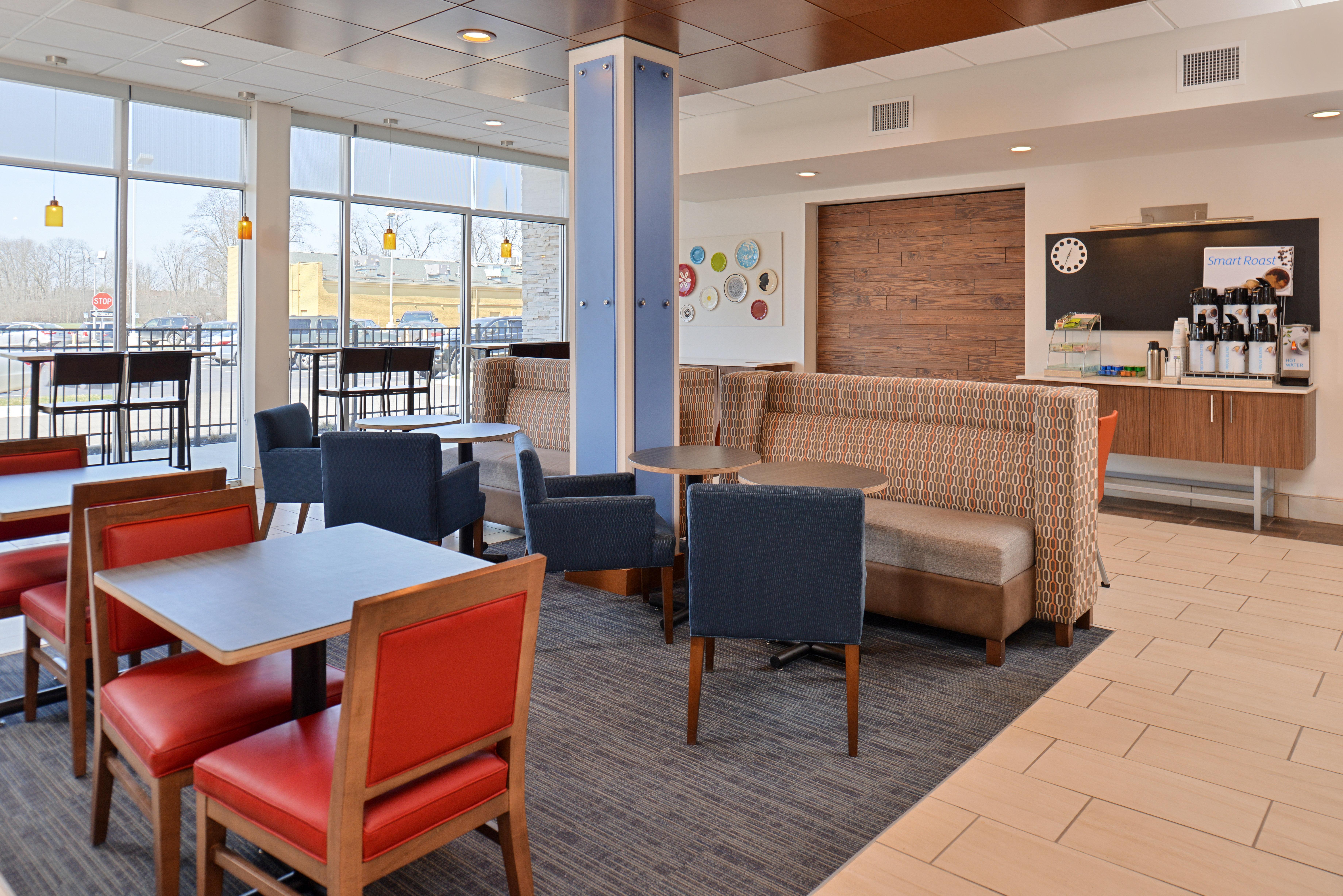 Holiday Inn Express & Suites - Brighton South - Us 23 By Ihg Exterior photo
